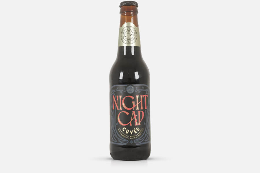 Night Cap, Brew, Dunkles Bier, Ale, Flasche, Bier, Flasche, Nightcap, Cuvee, Dunkel, Nightcap, Stout, Flasche, Dunkles Bier, Etikettendesign, Night Cap, Bier, Flasche, Etikett, Dunkle Ale, bier, flasche, nacht, kollektion, cuvee