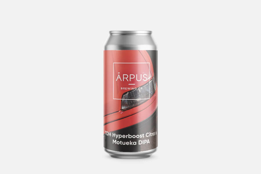 Aluminiumdose, Bier, Motueka DIPA, Hyperboost, Citrus, bier, Dose, orange Etikett, roter Wagen, Turbo-Bier, canned beer, beer can, craft beer, red car motif, TDH Hyperboost Citra Motueka DIPA, canned beer, Bierdose, rote Dose,  Aludose, Etikettendesign