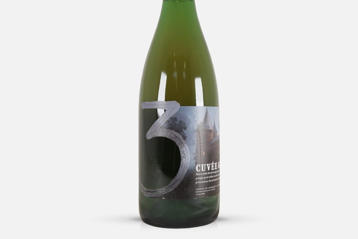 Weinflasche, Grünes Glas, Cuvée, Getränk, Bierflasche, grünes Glas, Bier, Etikett, Cuvée, Weinflasche, grünes Glas, Cuvee, Etikett mit Schlossmotiv, Bierflasche, grünes Glas, Bier, Etikett mit Schloss, Bierflasche, grünes Glas, Bieretikett, Cuvée