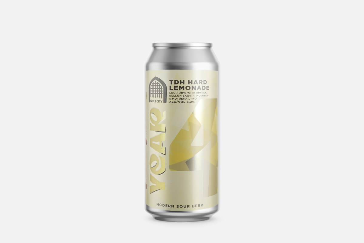 Sorte, Dosen, Sour Beer, Modernes Bier, Bierdose, Sour Beer, Bierdose, Goldene Farbe, Sour Ale, Modernes Bierdesign, Sourbier, Hard Lemonade, Alkohol 8,2%, Dose, Modernes Design, Sourbier, Aluminiumdose, Goldfarbe, Geometrisches Muster, Moderner Sauerbier