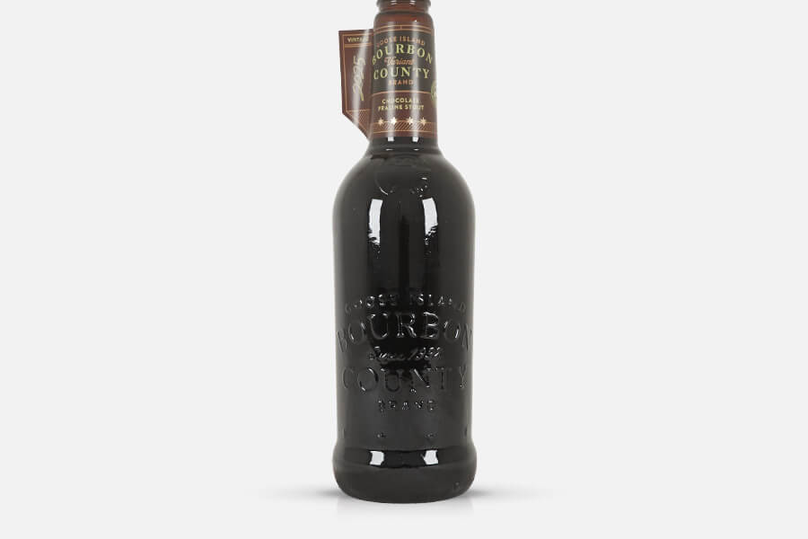 Bourbon, Flasche, Glasflasche, Dunkel, Hochwertig, Flasche, Bourbon, Glasflasche, dunklerLikör, erhabeneBeschriftung, Bourbon, Flasche, Schwarz, Label, Glas, bourbon, dunkle Flasche, Whiskey, Glasflasche, eingraviertes Etikett